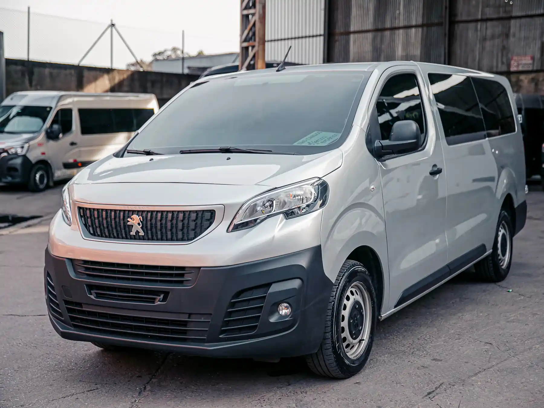 Minivan 8 Passageiros